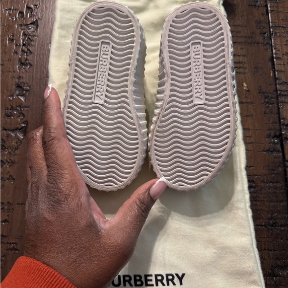 Authentic Burberry toddler shoes - Picture 3 of 6